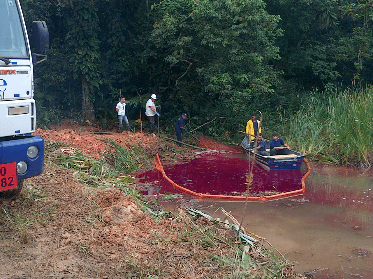 Veículo de resposta rápida a emergências ambientais